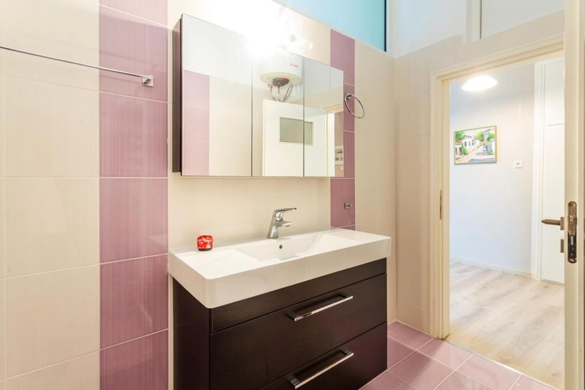 Kalamata Rose Nest - Urban Comfy Escape المظهر الخارجي الصورة